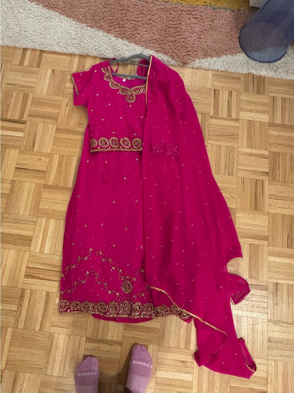 NEVER WORN - HOT PINK LENGHA